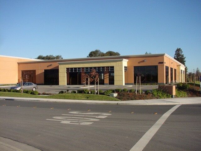 800 Lindberg Ln, Petaluma, CA à louer - Photo de l’immeuble – Image 2 sur 12