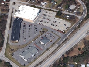 79 Bicentennial Dr, Manchester, NH à louer Photo de l’immeuble– Image 1 sur 9