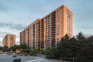 Plus de détails pour 3713 S George Mason Dr, Falls Church, VA - Logement à vendre