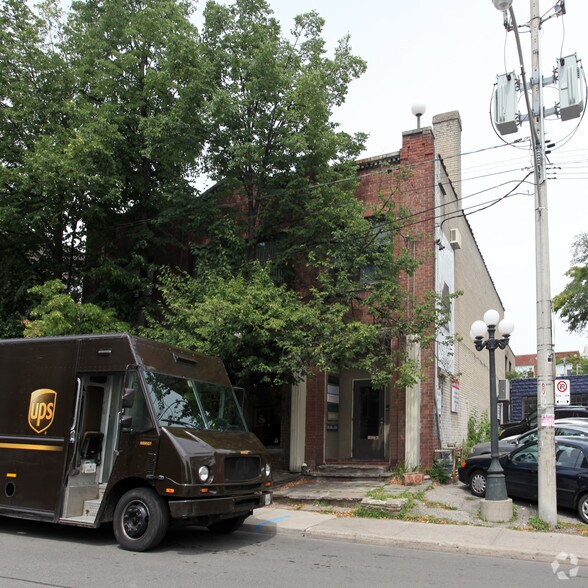 12 Birch Ave, Toronto, ON à louer - Photo de l’immeuble – Image 2 sur 3