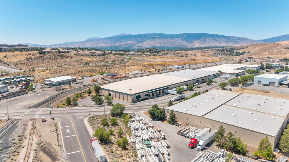 400 E Parr Blvd, Reno, NV à louer - Photo de l’immeuble – Image 3 sur 30