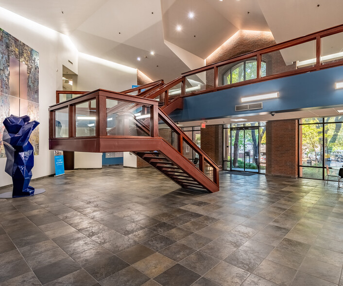 9535 Forest Ln, Dallas, TX à louer - Hall d’entrée – Image 3 sur 7