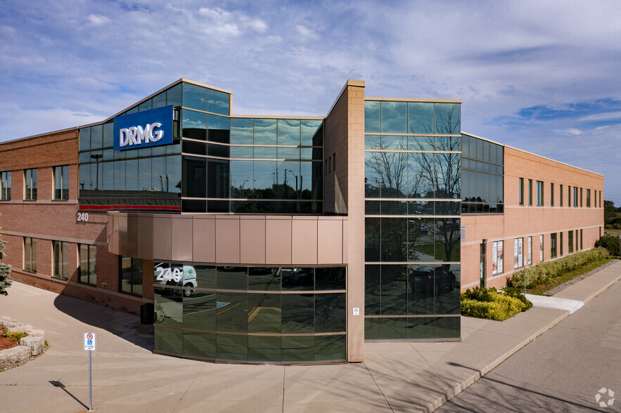 240 Wyecroft Rd, Oakville, ON à louer - Photo principale – Image 1 sur 6