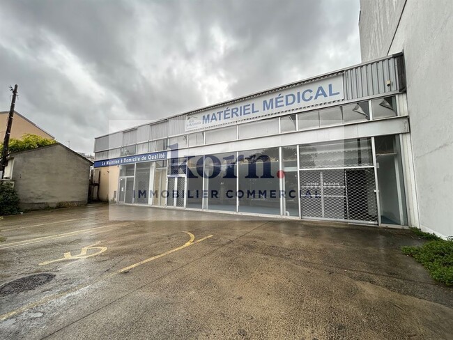 Plus de détails pour Local commercial à louer