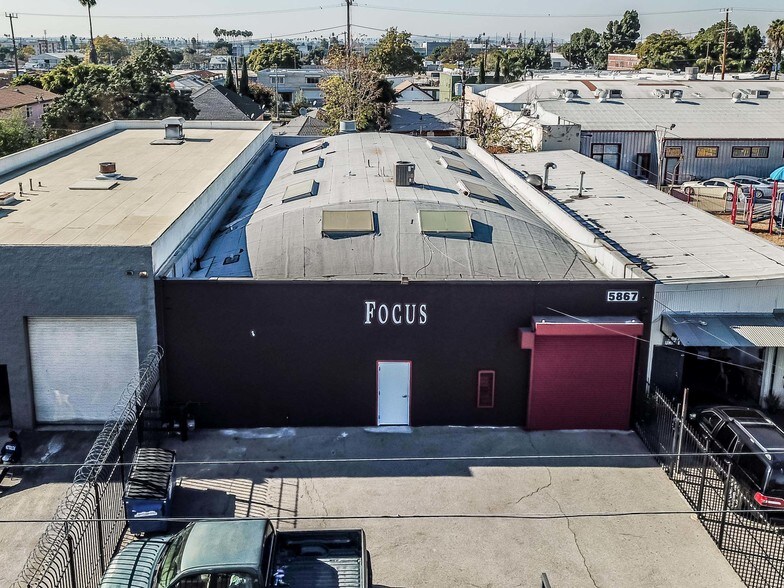 5867 Crocker St, Los Angeles, CA à vendre - Photo de l’immeuble – Image 2 sur 17