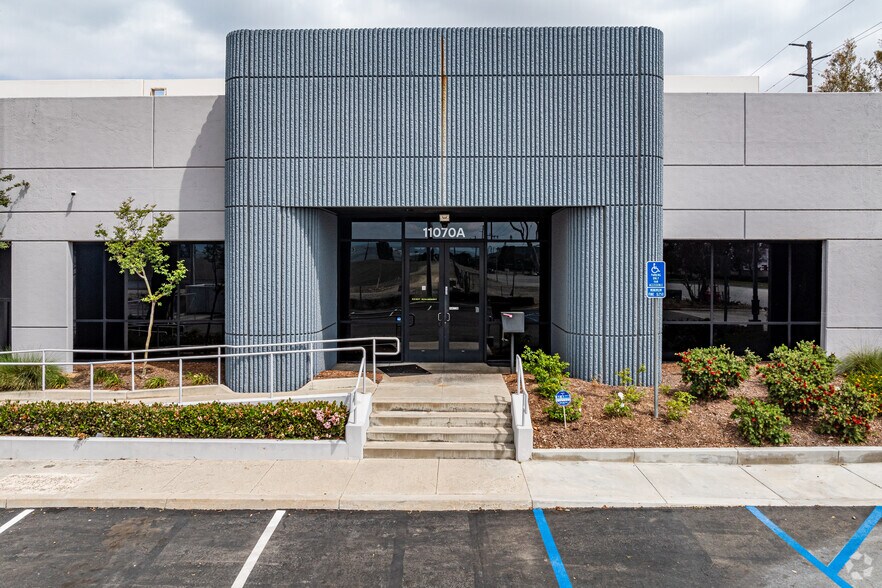 11070 Mulberry Ave, Fontana, CA à louer - Photo de l’immeuble – Image 2 sur 9