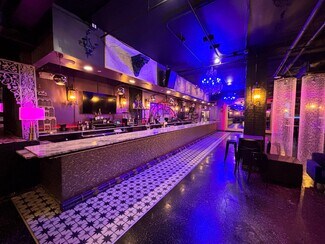 Plus de détails pour 45-06 Pearson St, Long Island City, NY - Local commercial à louer