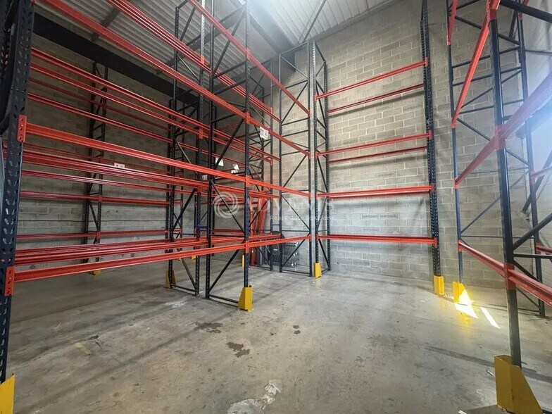 Local d’activités dans Goussainville à louer - Photo intérieure – Image 2 sur 6