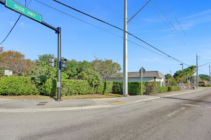 3311 N Dixie Hwy, Pompano Beach, FL à vendre - Photo de l’immeuble – Image 3 sur 43