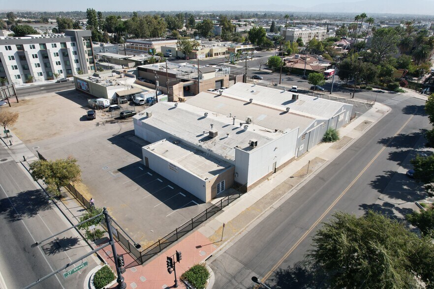 712 17th St, Bakersfield, CA à louer - Photo de l’immeuble – Image 3 sur 10