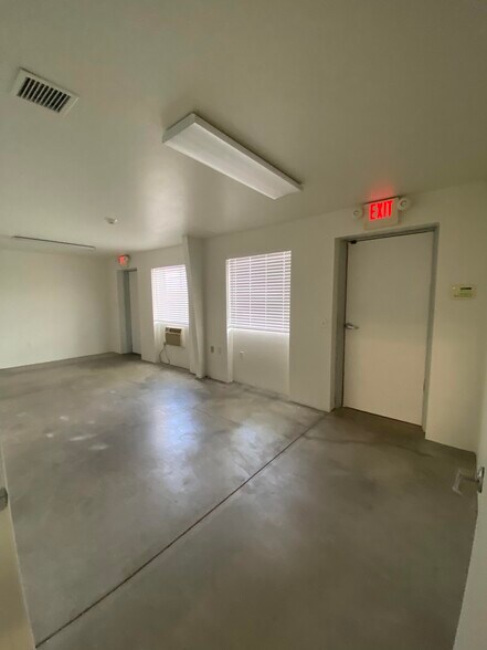 8300 E Valencia Rd, Tucson, AZ à louer - Photo de l’immeuble – Image 3 sur 13