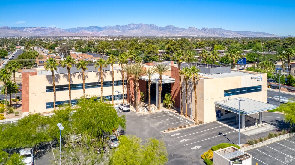 6085 W Twain Ave, Las Vegas, NV à louer - Photo de l’immeuble – Image 2 sur 7