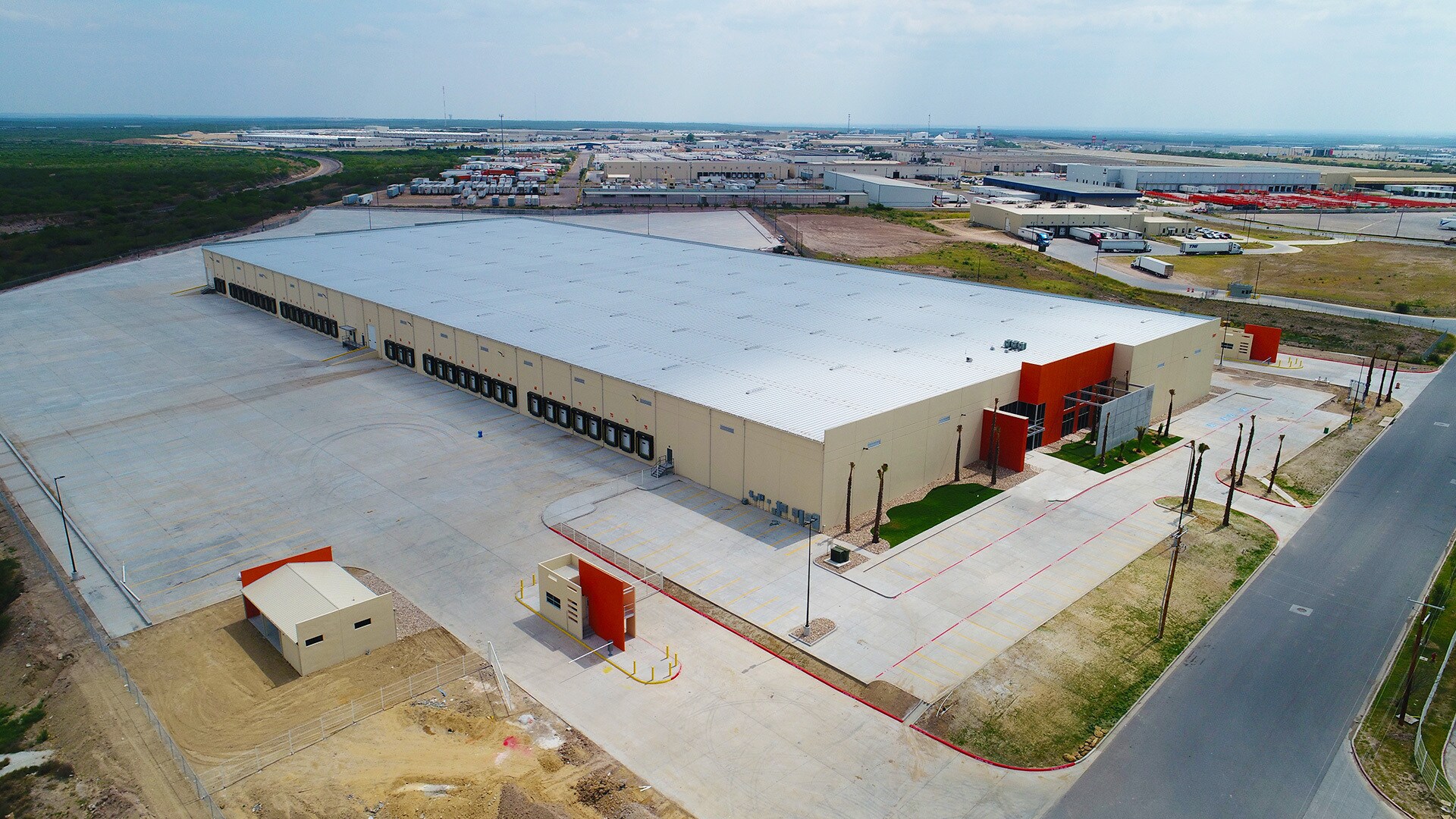 13819 Humphrey Rd, Laredo, TX à louer Photo de l’immeuble– Image 1 sur 5