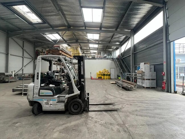 Plus de détails pour Local d’activités à vendre