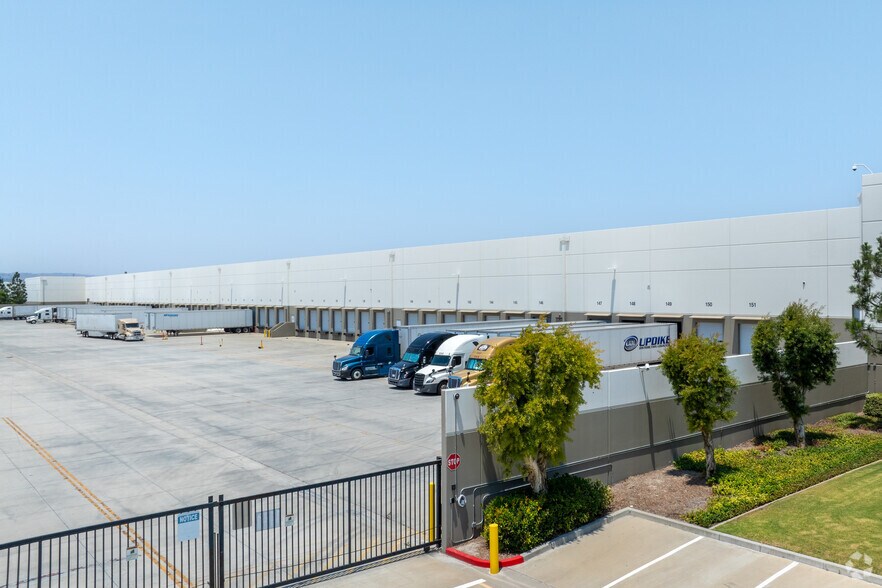 6725 Kimball Ave, Chino, CA à louer - Photo de l’immeuble – Image 2 sur 4