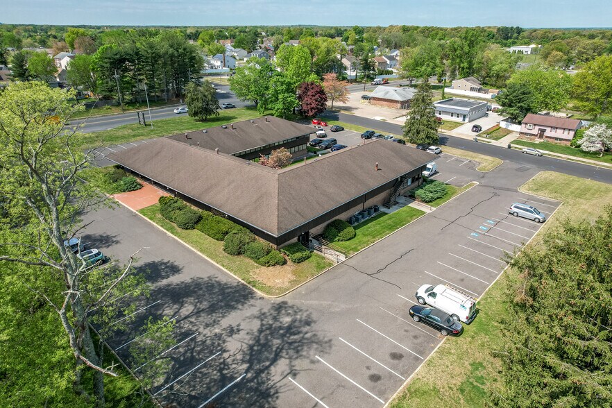 1405 Chews Landing Rd, Laurel Springs, NJ à vendre - Photo de l’immeuble – Image 3 sur 4
