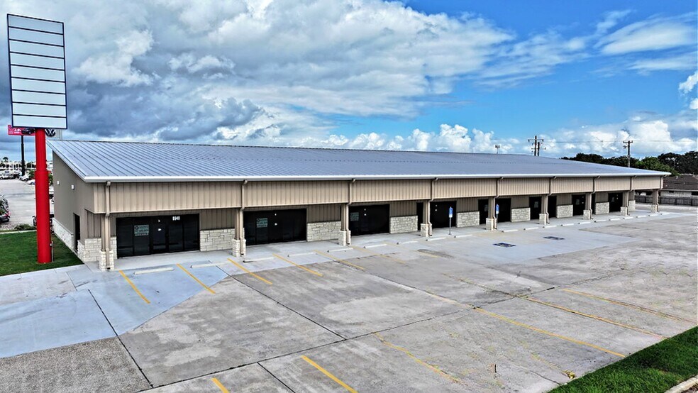 6940 S Padre Island Dr, Corpus Christi, TX à louer - Photo de l’immeuble – Image 1 sur 8