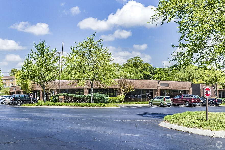 900 E hill Ave, Knoxville, TN à louer - Photo de l’immeuble – Image 2 sur 11