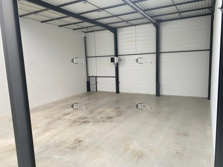 Industriel/Logistique dans Heyrieux à louer - Photo de l’immeuble – Image 3 sur 12