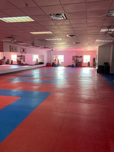 N19W6717-N19W6741 Commerce Ct, Cedarburg, WI à louer - Photo de l’immeuble – Image 2 sur 13