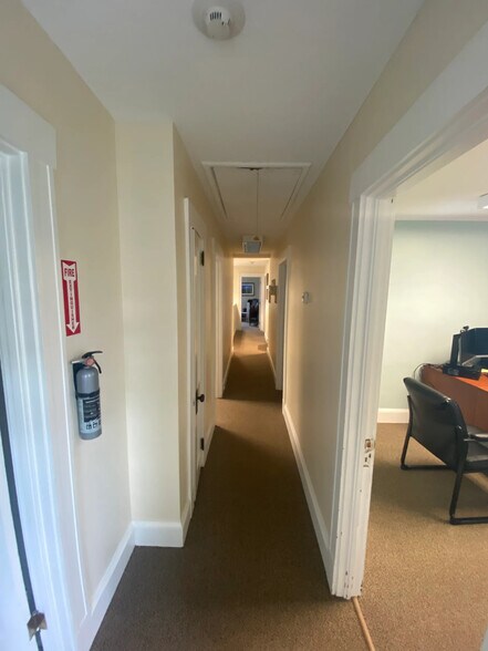 15 Concord St, Glastonbury, CT à louer - Photo intérieure – Image 3 sur 8