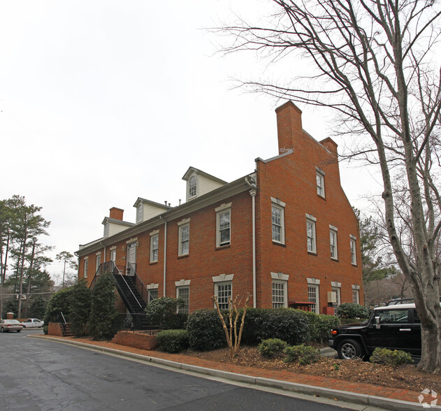 1936 N Druid Hills Rd NE, Atlanta, GA à louer - Photo de l’immeuble – Image 1 sur 2