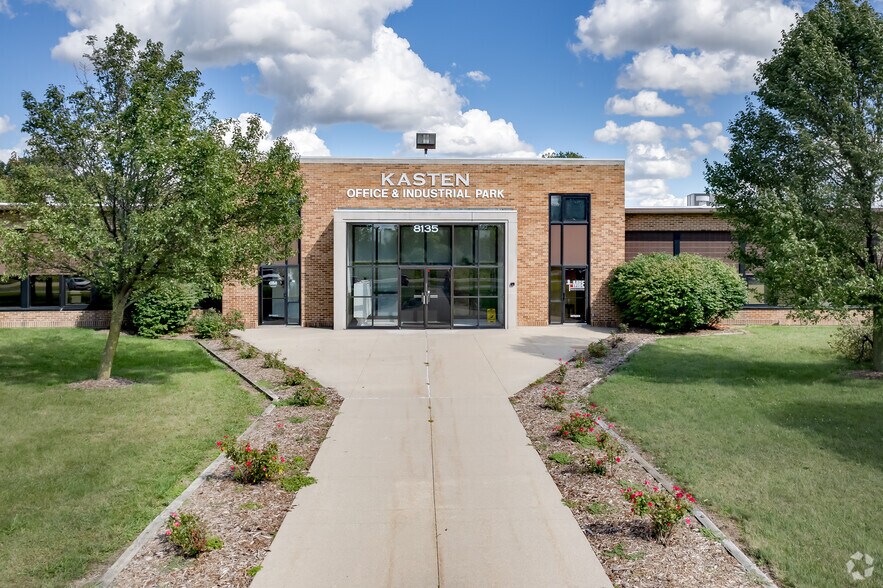 8135 Coxs Dr, Portage, MI à louer - Photo de l’immeuble – Image 2 sur 7