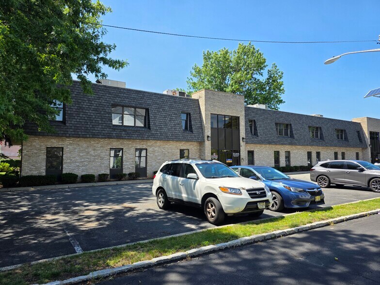 329 Belleville Ave, Bloomfield, NJ à louer - Photo de l’immeuble – Image 3 sur 22