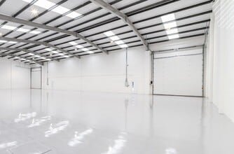 18-24 Whitby Ave, Londres à louer Photo intérieure– Image 1 sur 2