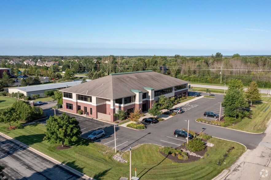 1249 W Liebau Rd, Mequon, WI à vendre - Photo de l’immeuble – Image 3 sur 8