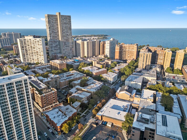 732 W Grace St, Chicago, IL à vendre - Photo de l’immeuble – Image 2 sur 8