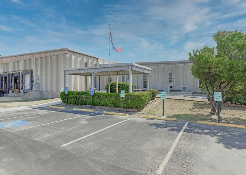 610 Pop Gunn Dr, San Antonio, TX à louer - Photo de l’immeuble – Image 3 sur 9