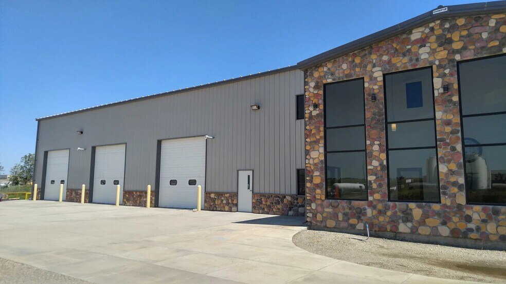 4928 Omega Ave NW, Williston, ND à louer - Photo de l’immeuble – Image 3 sur 3