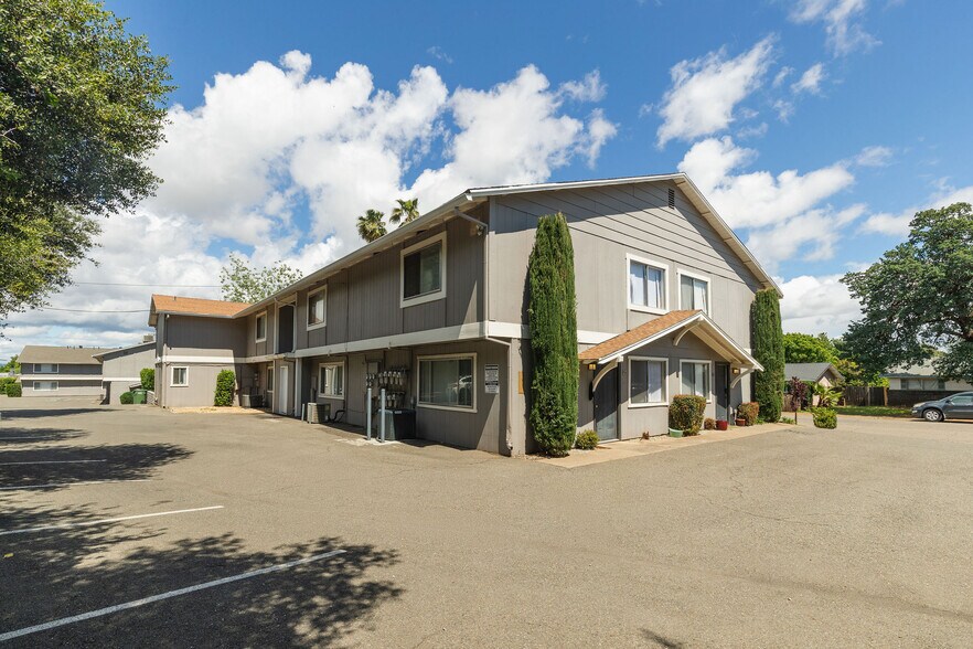 3260 Alexander Dr, Redding, CA à vendre - Photo de l’immeuble – Image 2 sur 28