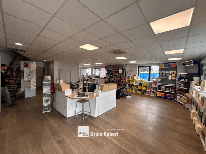 28 Rue Louis Pradel, Corbas à vendre - Photo de l’immeuble – Image 2 sur 7