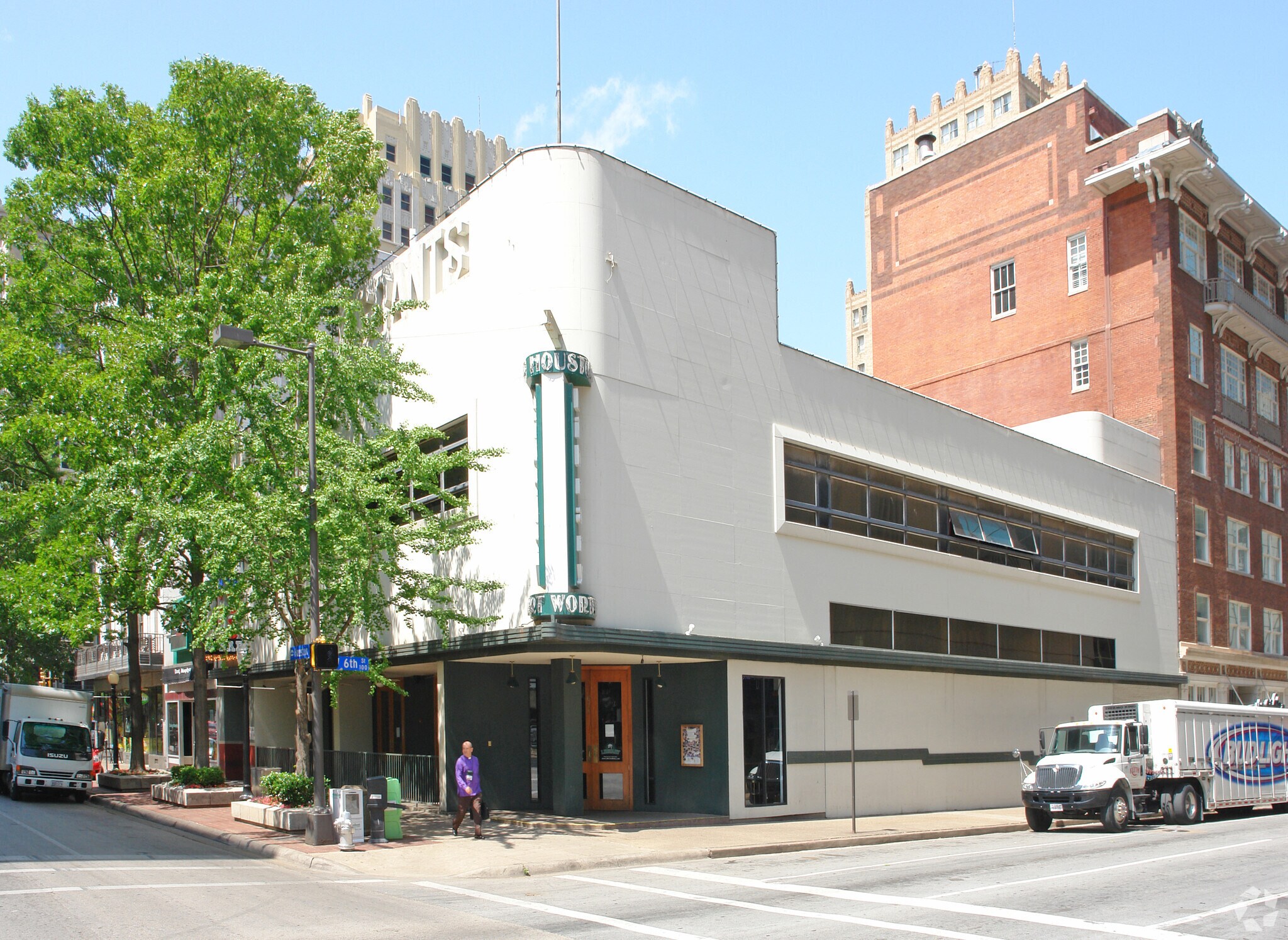 611 Houston St, Fort Worth, TX à louer Photo de l’immeuble– Image 1 sur 2