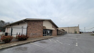 1528 W Broadway Ave, Maryville, TN à louer Photo de l’immeuble– Image 1 sur 15
