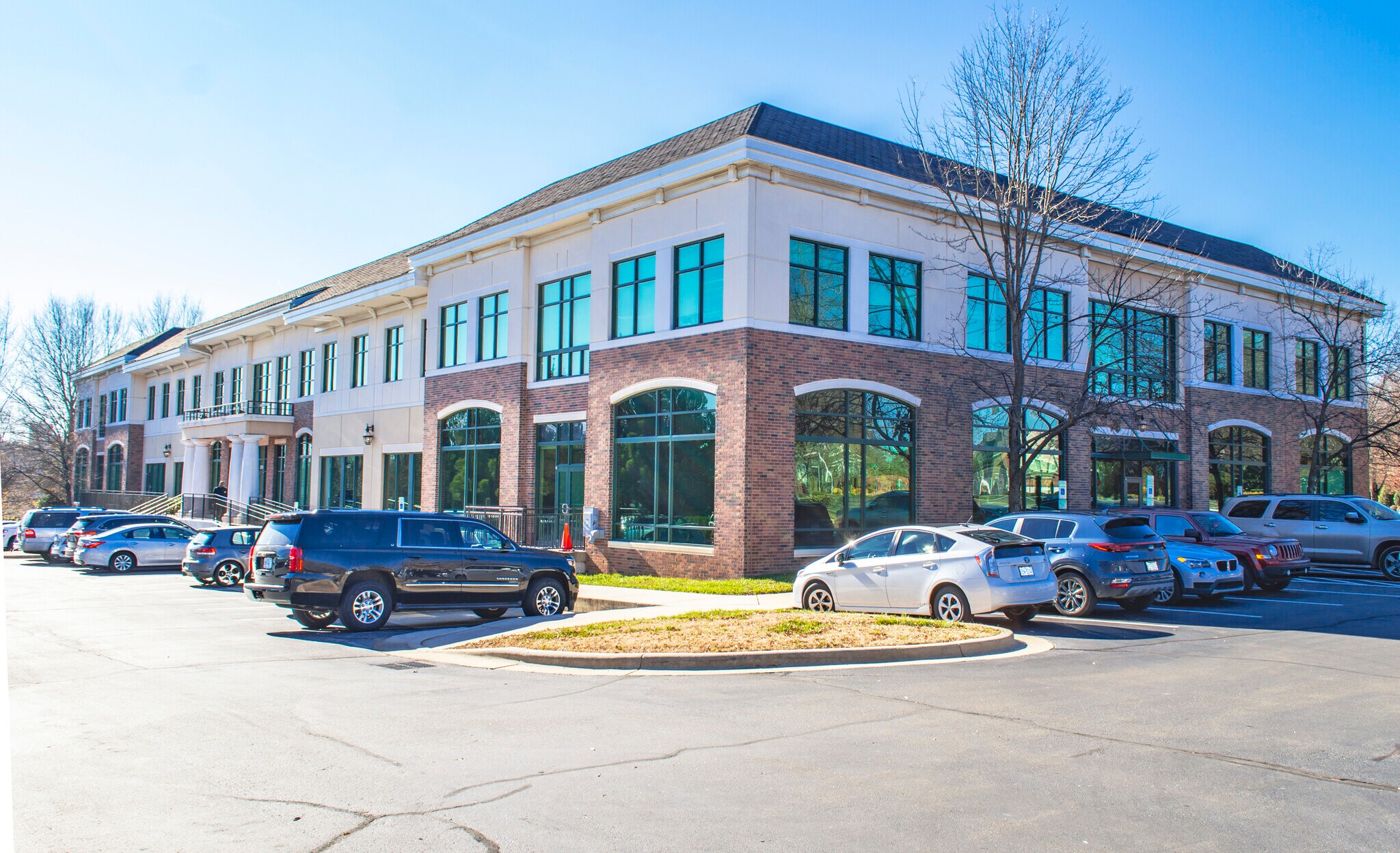 3200 Blue Ridge Rd, Raleigh, NC à louer Photo principale– Image 1 sur 16