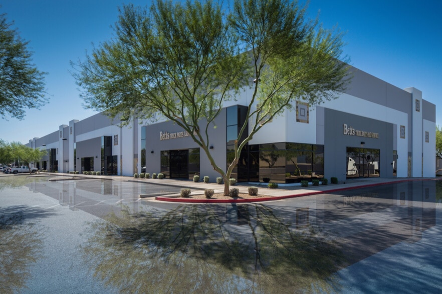 7375 W Buckeye Rd, Phoenix, AZ à louer - Photo principale – Image 1 sur 11