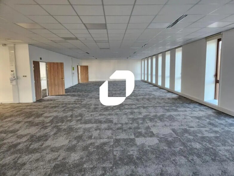 Bureau dans Liévin à louer - Photo de l’immeuble – Image 3 sur 17