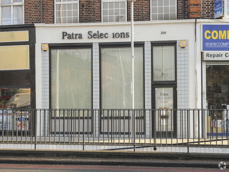 260 Watford Way, Londres à louer - Photo de l’immeuble – Image 2 sur 5