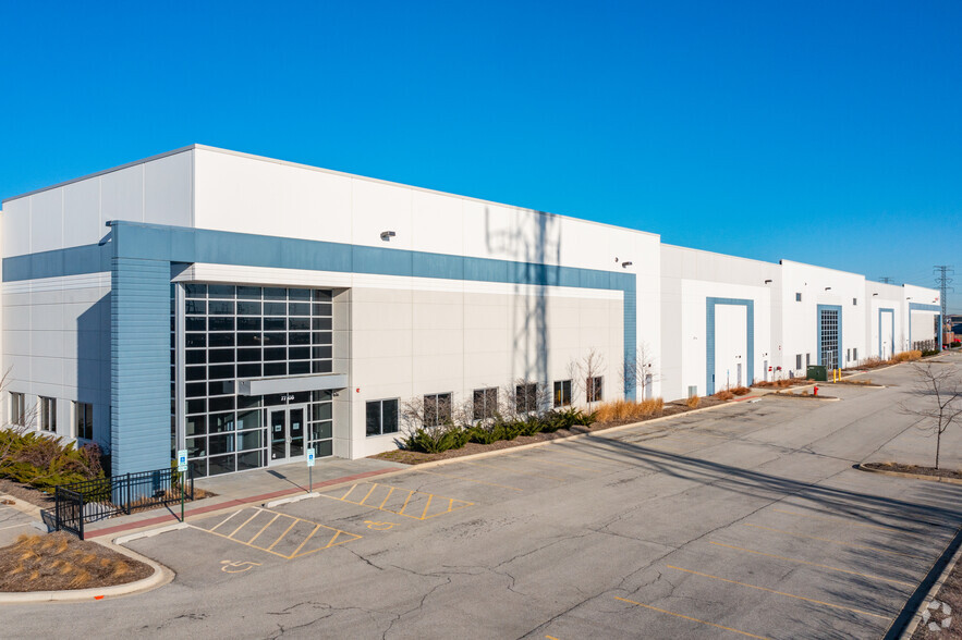 7720 N Lehigh Ave, Niles, IL à louer - Photo de l’immeuble – Image 1 sur 6