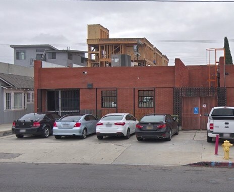 742 N Cahuenga Blvd, Los Angeles, CA à louer - Photo de l’immeuble – Image 2 sur 9