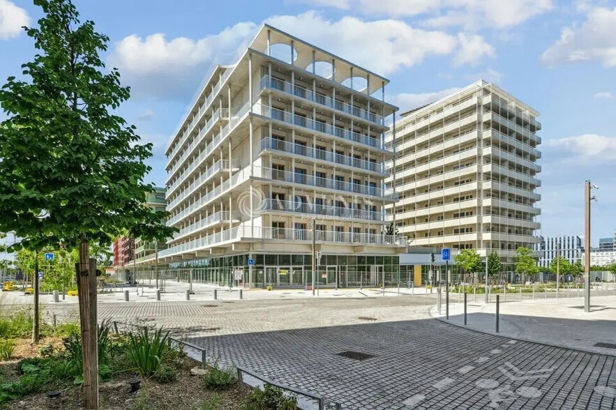 Local commercial dans Saint-Ouen-sur-Seine à louer - Photo de l’immeuble – Image 2 sur 4