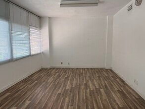 299 Alhambra Cir, Coral Gables, FL à louer Photo intérieure– Image 2 sur 5