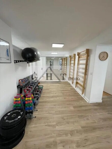 Local commercial dans Melun à vendre - Photo de l’immeuble – Image 2 sur 12