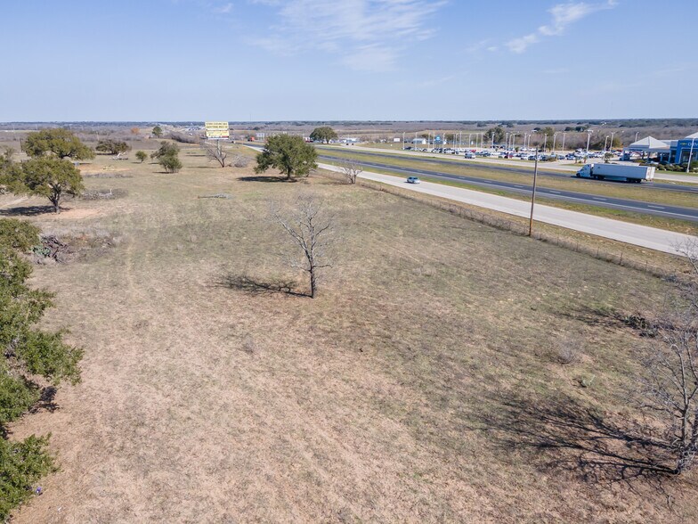 0 I-35, Devine, TX à vendre - Aérien – Image 3 sur 15