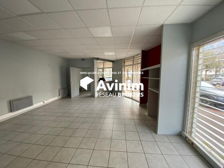 Local commercial dans Fontaine à vendre - Photo intérieure – Image 3 sur 9