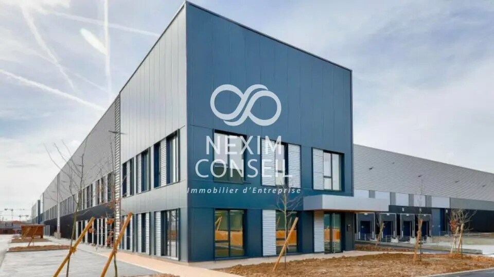 Local d’activités dans La Courneuve à louer - Photo de l’immeuble – Image 1 sur 3