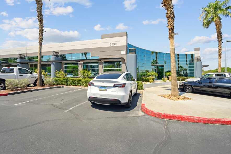 2230-2240 Corporate Cir, Henderson, NV à louer - Photo de l’immeuble – Image 2 sur 15